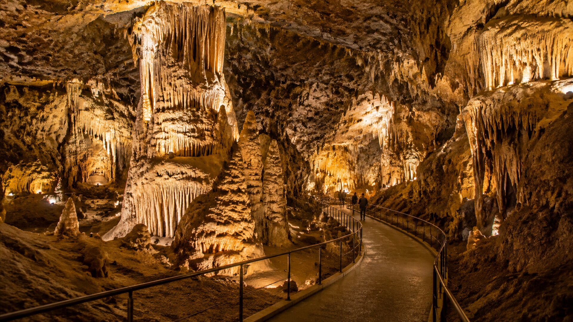 Natural Bridge Caverns